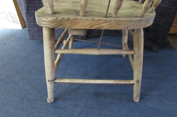 ANTIQUE WOODEN CHAIR