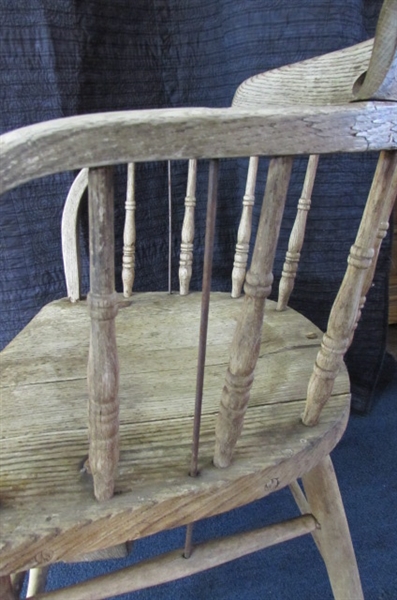 ANTIQUE WOODEN CHAIR