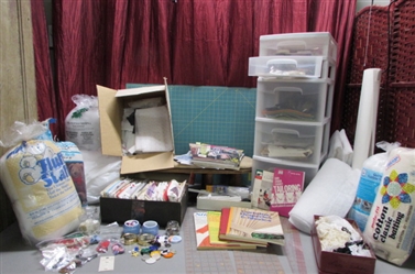 SEWING SUPPLIES IN 5 DRAWER BIN, CUTTING MATS, QUILTERS RULERS & MUCH MORE