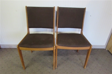 PAIR OF MODERN SCANDINAVIAN TEAK DINING ROOM CHAIRS