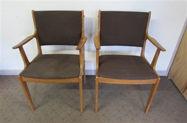 PAIR OF MODERN SCANDINAVIAN TEAK DINING ROOM CAPTAINS CHAIRS