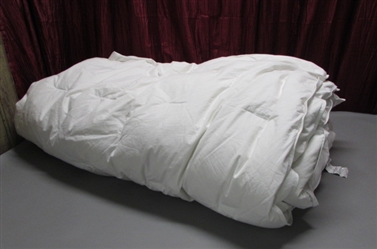 QUEEN SIZE WHITE GOOSE DOWN COMFORTER