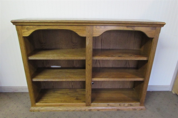 NICE BOOKSHELF/CURIO CABINET