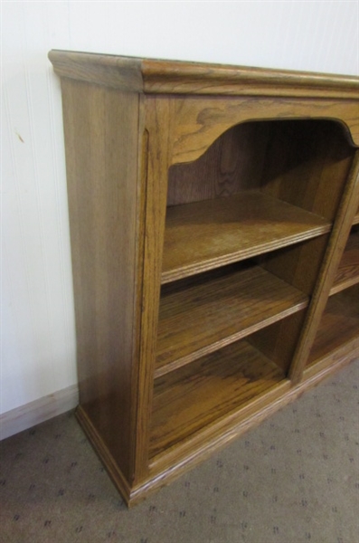 NICE BOOKSHELF/CURIO CABINET