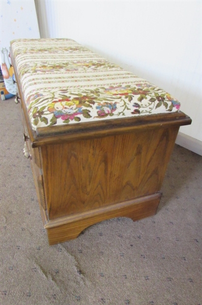 VINTAGE LANE CEDAR HOPE CHEST WITH KEY