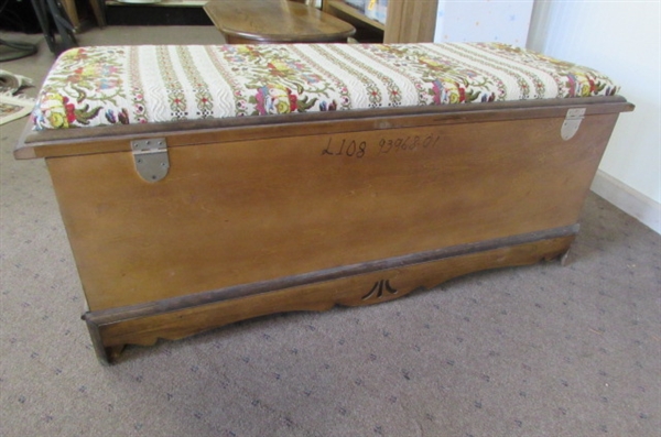 VINTAGE LANE CEDAR HOPE CHEST WITH KEY