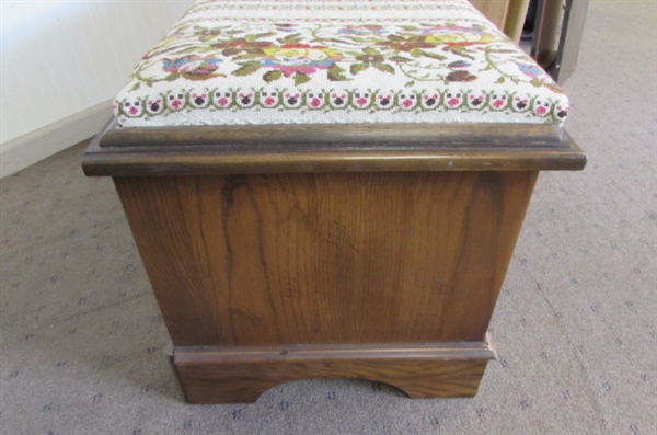 VINTAGE LANE CEDAR HOPE CHEST WITH KEY