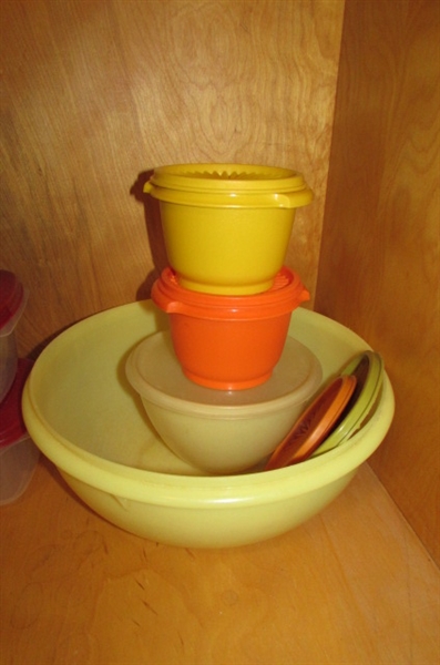 TUPPERWARE & FOOD STORAGE CONTAINERS