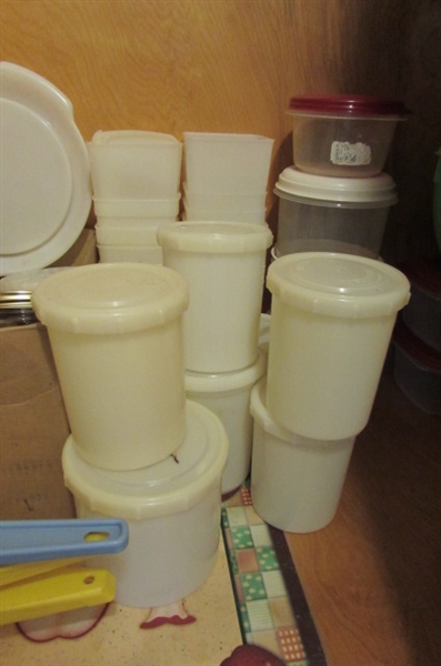 TUPPERWARE & FOOD STORAGE CONTAINERS