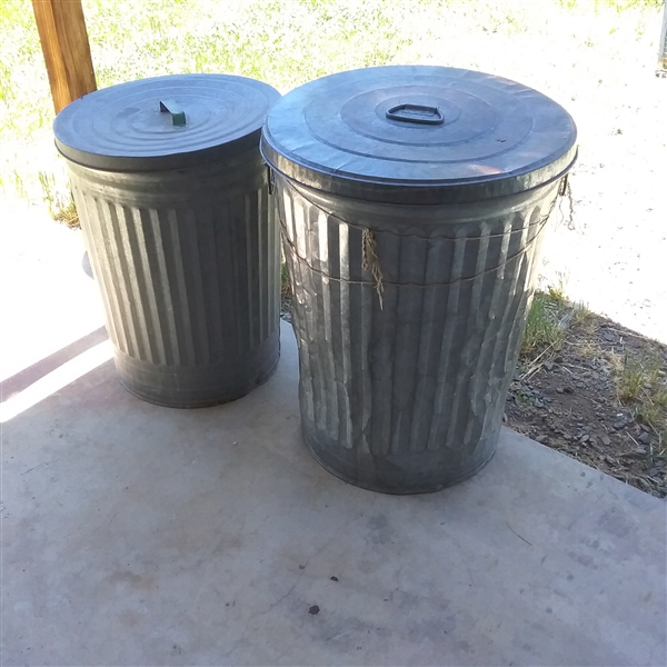 2 METAL GARBAGE CANS WITH LIDS