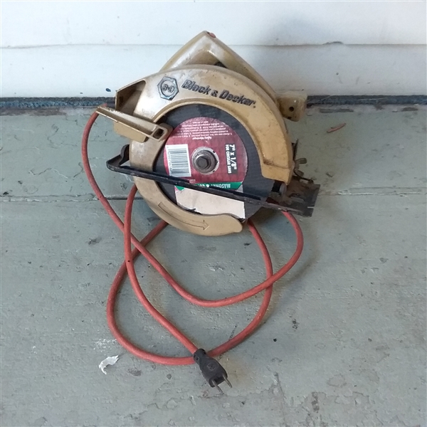 BLACK AND DECKER CIRCULAR SAW