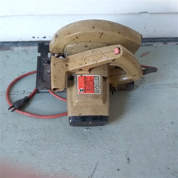 BLACK AND DECKER CIRCULAR SAW