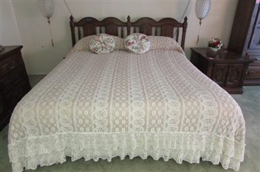 KING BED SET WITH HEADBOARD/MATTRESS/BOXSPRINGS & BEDDING