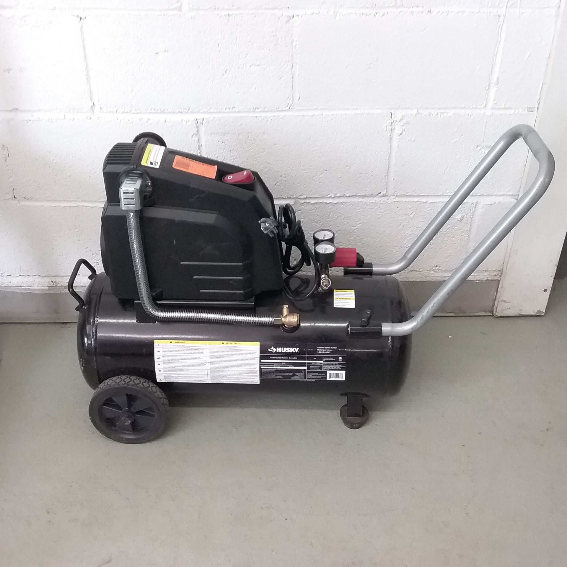 Lot Detail HUSKY 8 GAL 150 PSI HOTDOG AIR COMPRESSOR