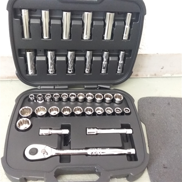 HUSKY 37 PIECE 1/2 DRIVE MECHANICS TOOL SET