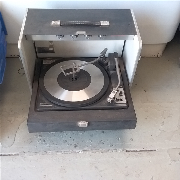 GENERAL ELECTRIC RECORD PLAYER AND MANY RECORDS