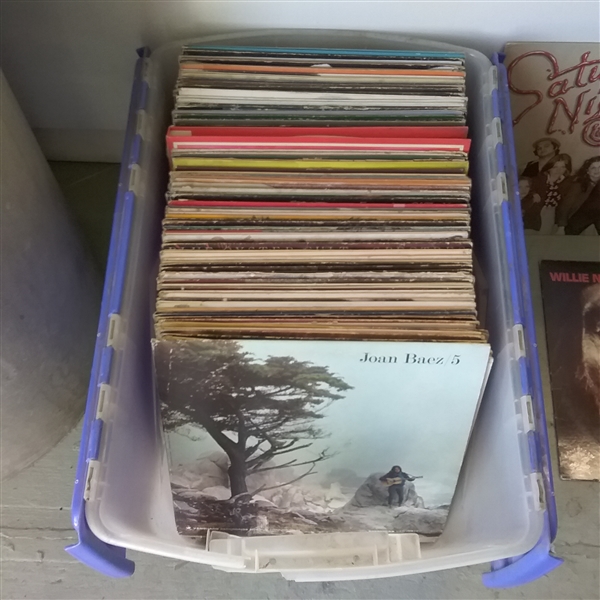 GENERAL ELECTRIC RECORD PLAYER AND MANY RECORDS