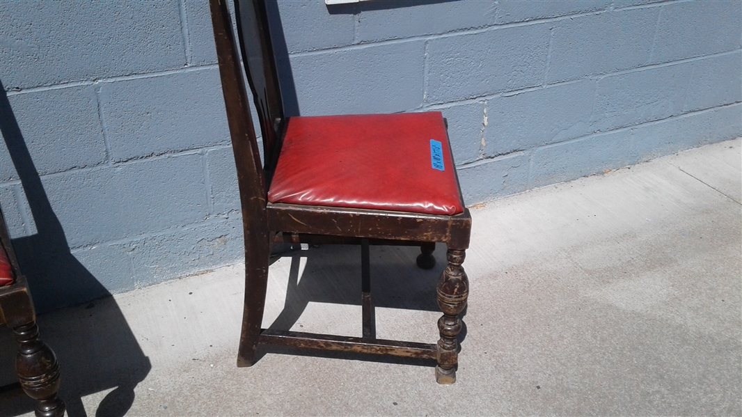 VINTAGE CARD TABLE AND WOODEN CHAIRS