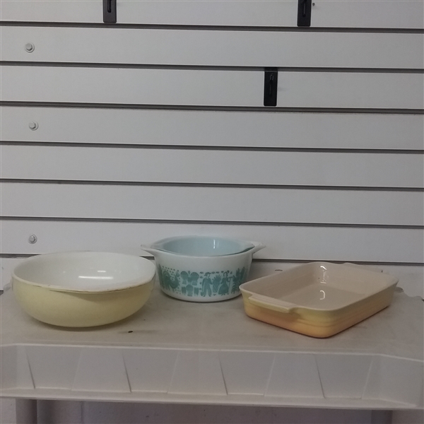 3 PYREX BOWLS AND BAKING PAN