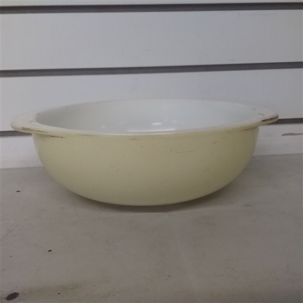 3 PYREX BOWLS AND BAKING PAN