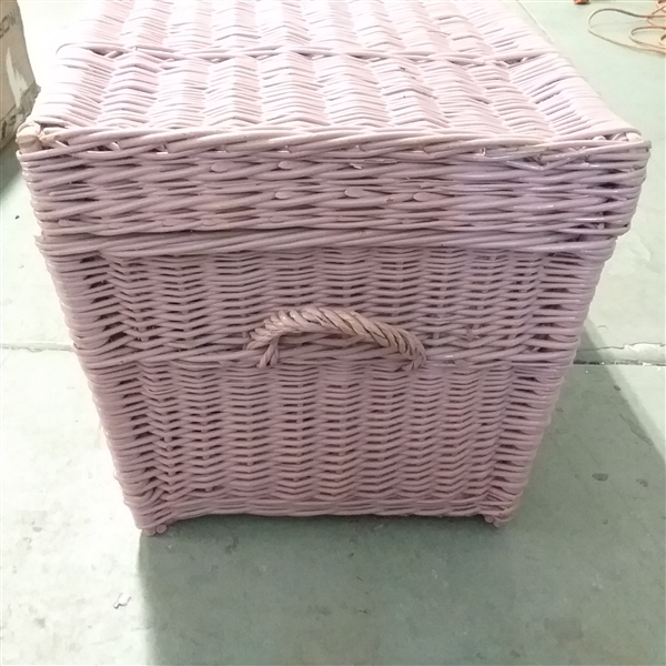 LARGE WICKER BASKET WITH LID