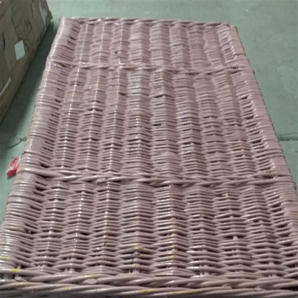 LARGE WICKER BASKET WITH LID