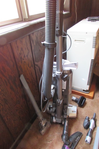 SHARK ROTATOR VACUUM
