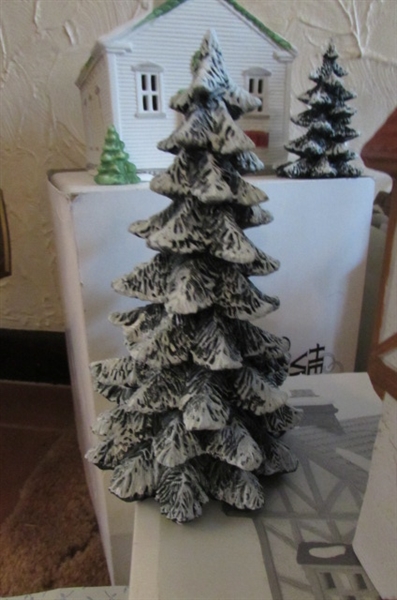 HERITAGE VILLAGE HOLIDAY HOUSES AND FIGURINES