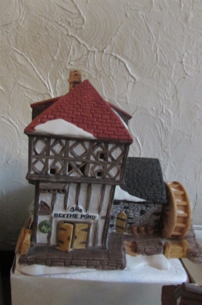 HERITAGE VILLAGE HOLIDAY HOUSES AND FIGURINES