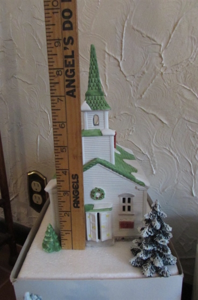 HERITAGE VILLAGE HOLIDAY HOUSES AND FIGURINES