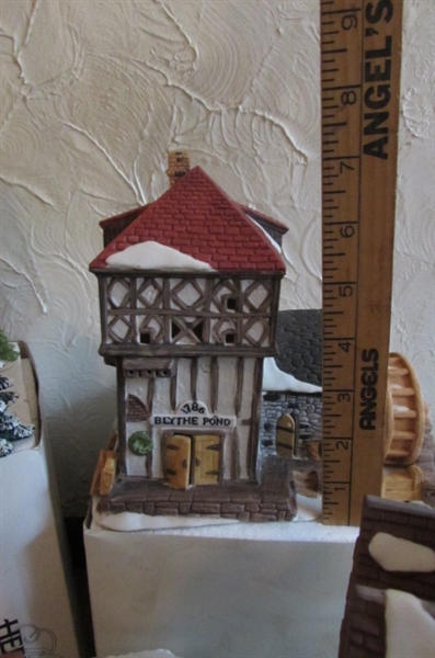 HERITAGE VILLAGE HOLIDAY HOUSES AND FIGURINES