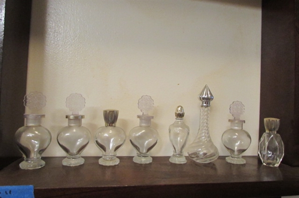 SOLID WOOD DISPLAY SHELF & DECOR