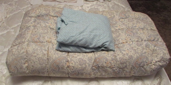 TWIN COMFORTER AND FITTED SHEET