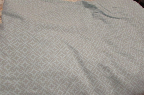 TWIN COMFORTER AND FITTED SHEET