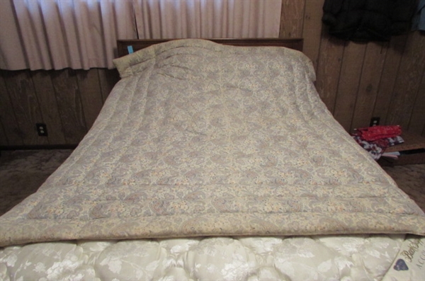 TWIN COMFORTER AND FITTED SHEET