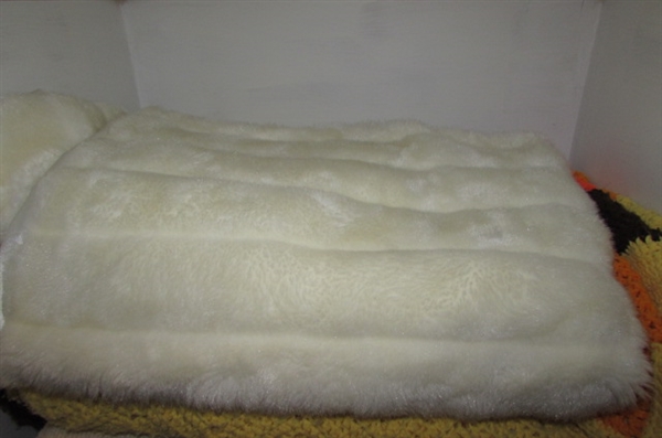 CONTENTS OF LINEN CLOSET - SHEETS AND BLANKETS