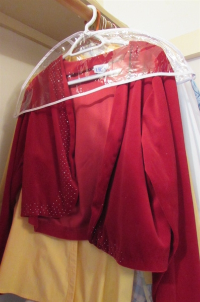 LARGE ASSORTMENT OF NICE LADIES BLOUSES AND SHIRTS