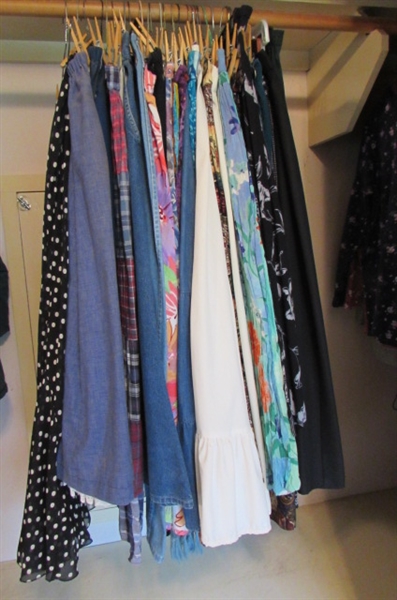LARGE ASSORTMENT OF NICE LADIES SKIRTS