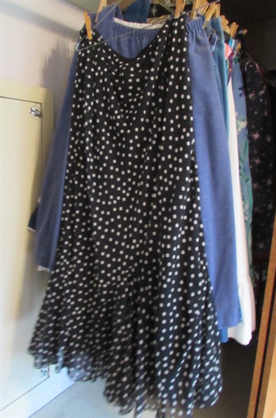 LARGE ASSORTMENT OF NICE LADIES SKIRTS
