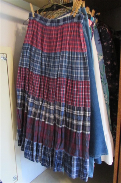 LARGE ASSORTMENT OF NICE LADIES SKIRTS