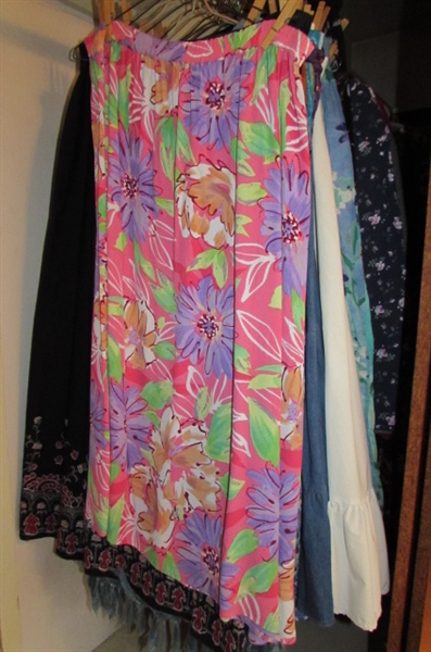 LARGE ASSORTMENT OF NICE LADIES SKIRTS