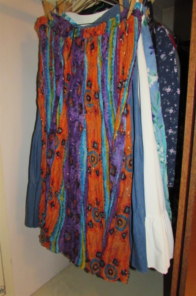 LARGE ASSORTMENT OF NICE LADIES SKIRTS