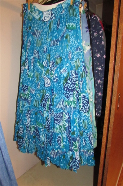 LARGE ASSORTMENT OF NICE LADIES SKIRTS