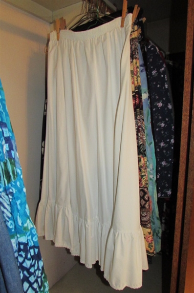 LARGE ASSORTMENT OF NICE LADIES SKIRTS