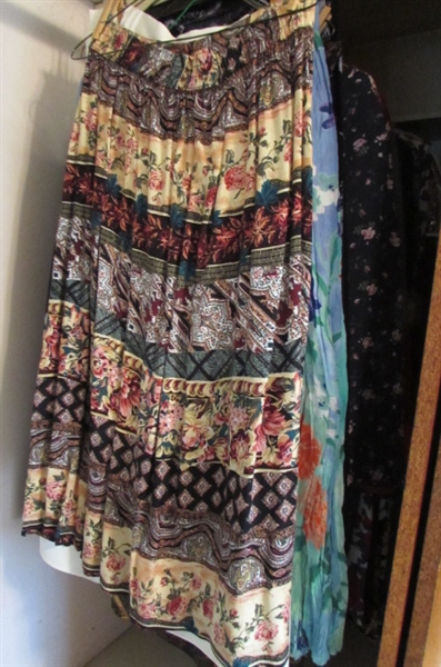 LARGE ASSORTMENT OF NICE LADIES SKIRTS