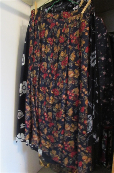 LARGE ASSORTMENT OF NICE LADIES SKIRTS