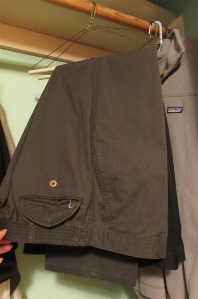 LARGE ASSORTMENT OF MENS SHIRTS