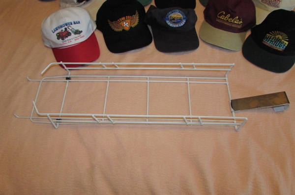 17 BASEBALL CAPS