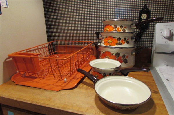 VINTAGE 1970'S DISHDRAIN & POTS AND PANS