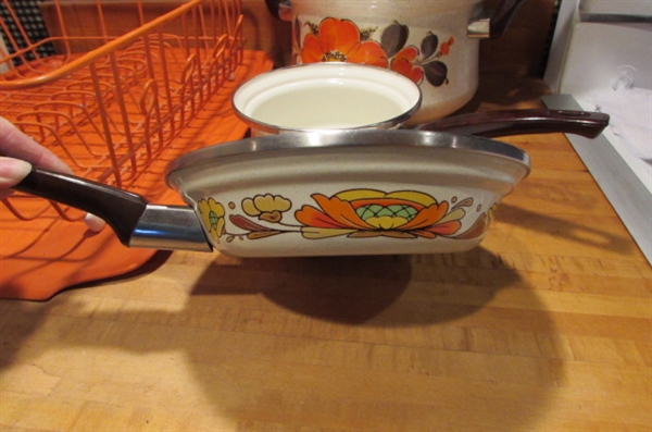VINTAGE 1970'S DISHDRAIN & POTS AND PANS